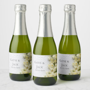 Flores de narciso pálidas na textura