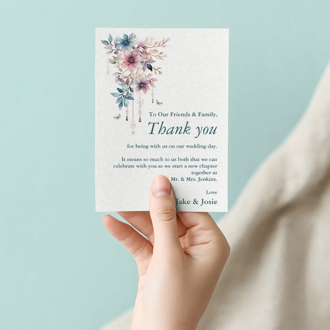 Flores e borboletas cartões de agradecimentos de c (Pretty watercolor style hanging pink purple and blue flowers and butterflies wedding thank you card.)