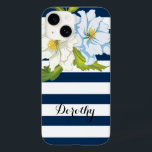 Flores e listras brancas azuis florais modernas<br><div class="desc">Padrão listrado,  azul e branco moderno e moderno e flores em caixa iPhone 14 floral azul-claro,  que apresenta um padrão listrado azul e branco e belas flores elegantes.</div>