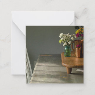 Flores e Mesa de Vintage com Cartão de Saudação de
