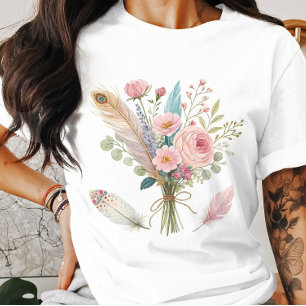 Flores rosa e T-Shirt de Penas