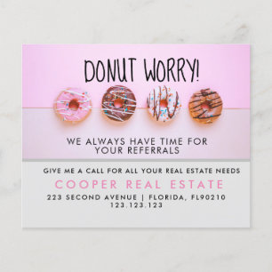 Flyer Anúncio de indicações de donut imobiliário