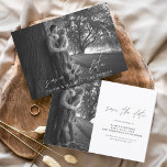 Flyer Casamento de Orçamento Salva a Data Voo de Fotos M<br><div class="desc">Casamento de Orçamento Escrito à mão Salve os Cartões de Data que têm uma foto na frente e atrás. Os cartões Save the Date Fall, Autumn, Winter, Primavera ou Summer contêm uma tipografia moderna escrita cursiva escrita escrita escrita escrita escrita escrita escrita escrita escrita com letra mão que é elegante,...</div>