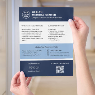 Flyer Clínica de Saúde Logo Personalizado Código QR Médi
