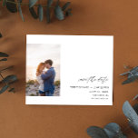Flyer Lado do Orçamento V Foto Moderna Salvar Data<br><div class="desc">******* O PAPEL MATTE É FINO. ATUALIZE UM PAPEL MAIS ESPESSURDO. NENHUM ENVELOPES INCLUÍDO. PARA CARTÕES, CARTÕES MAIS ESPESSURAS, VERIFIQUE O LINK ABAIXO. CARTÃO, CARTÕES ESPESSURAS TÊM UMA OPÇÃO PARA ENVELOPES OU INCLUI-OS******* Sem envelopes, versão do folheto de papel. Economize dinheiro em convites formais com este convite em papel. Prepare...</div>