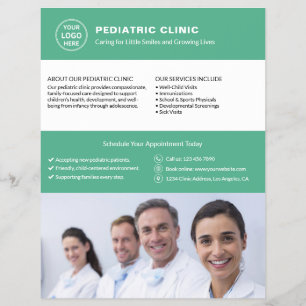 Flyer Logotipo de Foto QR Verde da Clínica Pediátrica