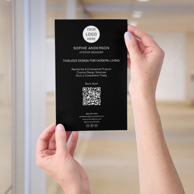 Flyer Logotipo Moderno QR Preto Profissional Empresarial (Modern Logo QR Black Professional Business Flyer)