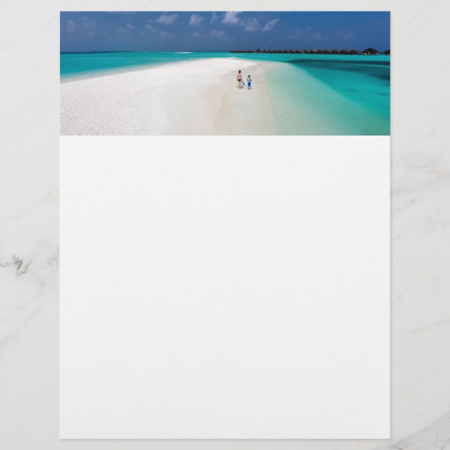 Flyer Mãe e filho na praia tropical (Frente)