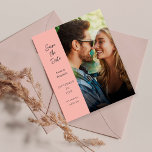 Flyer Orçamento Foto e Lado Moderno Salvar Data - Rosa<br><div class="desc">******* O PAPEL MATTE É FINO. ATUALIZE UM PAPEL MAIS ESPESSURDO. NENHUM ENVELOPES INCLUÍDO. PARA CARTÕES, CARTÕES MAIS ESPESSURAS, VERIFIQUE O LINK ABAIXO. CARTÃO, CARTÕES ESPESSURAS TÊM UMA OPÇÃO PARA ENVELOPES OU INCLUI-OS******* Sem envelopes, versão do folheto de papel. Economize dinheiro em convites formais com este convite em papel. Prepare...</div>