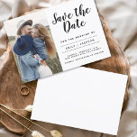 Flyer Orçamento Salvar a Data Foto Simples Minimalista<br><div class="desc">Imagem minimalista e moderna do orçamento Salve o Cartão-postal de Casamento de Data. O cartão de convite para salvar a data inclui a tipografia moderna de script com letra manuscrita com um design chic e simples ao qual você pode adicionar sua fotografia personalizada de noivado.</div>