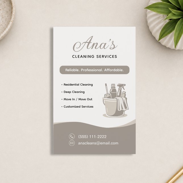Flyer Serviços de Limpeza de Casa Bege Neutro (House Cleaning Services Neutral Beige Flyer)