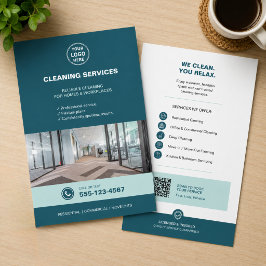 Flyer Serviços Modernos de Limpeza Teal com QR