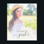 Flyer Vamos celebra a foto do Formando<br><div class="desc">Convite para apresentação de fotos com tipografia elegante. Por favor,  note-se que este convite orçamental está no papel de folheto e é muito fino. Os envelopes não estão incluídos. Para convites mais espessos com envelopes incluídos e produtos correspondentes no mesmo tema,  consulte a coleção abaixo.</div>