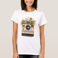 Foco da câmera retrorreflectora na boa camisa T