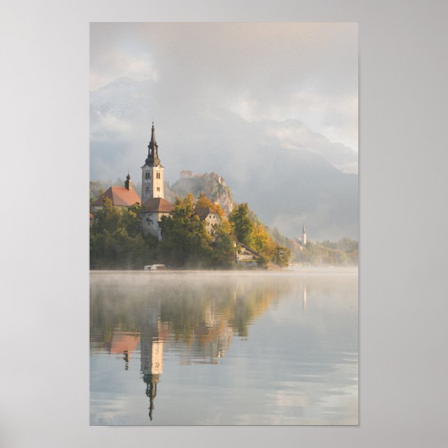 Foggy sunrise Lago Bled poster vertical (Frente)