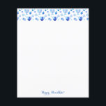 Folha azul de Ornamento do Festa de Hanukkah<br><div class="desc">Folha plana de Design de papel com Feliz Chanucá e Festa de Ano Novo Belíssima Decoração Azul, Feriado Judeu, símbolos e cartazes. Antecedentes de Chanucá com a escrita Hebrew Lettering e símbolos tradicionais de Chanukah - sonhos de madeira (rodando), rosquinhas, menorah de ouro, velas, estrela de David e padrão de...</div>