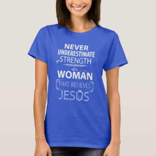 Força de uma Mulher que Crê em Jesus Camisetas