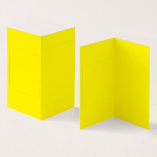 Formas de abstrato amarelo e laranja sobrepõem-se
