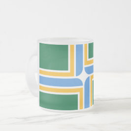 Fosco de pequena caneca de vidro com bandeira de P