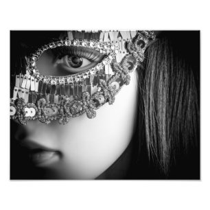 Foto 2733-Lady with Black Hair and Mascarada Mask