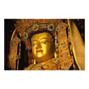 Foto A estátua de Jowo Buddha dourada, o Templo Jokhan