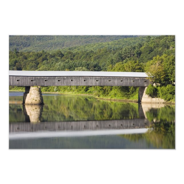 Foto A Ponte Coberta Windsor-Cornish atravessa o (Frente)