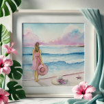 Foto Aquarela por linha de costa<br><div class="desc">"Na costa" é uma das minhas mais novas pinturas aquáticas de cenas de praia, capturando um momento sereno com tons de trabalho de arte cor-de-rosa macio e um mar azul calmo. Esta emocionante obra de arte da praia mostra uma mulher no limite da água e uma segunda praia que descansa...</div>