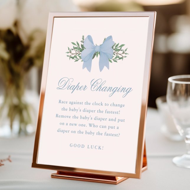 Foto Arco azul Elegante Boys Fralda Chá de fraldas muda (Elegant blue bow diaper changing baby shower game sign.)