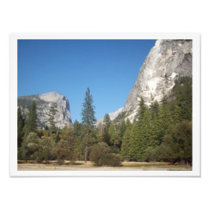 Foto "Árvores entre montanhas" Poster do Vale Yosemite