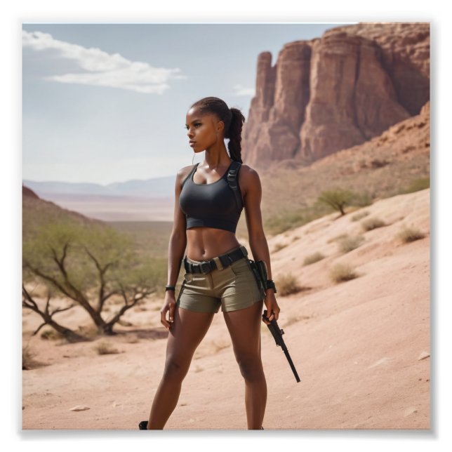 Foto Babe Negra em Chaki Shore Olhando para o Deserto (Frente)