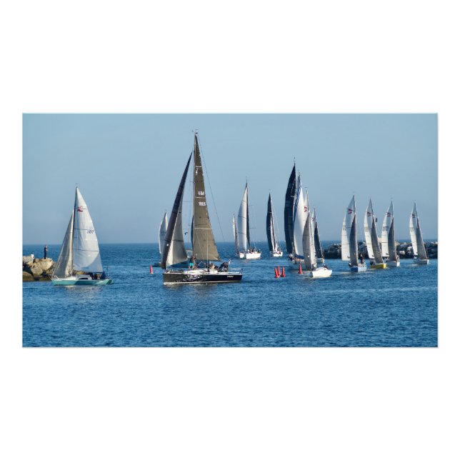 Foto Barcos à vela entram no canal - Marina Del Rey, CA (Frente)