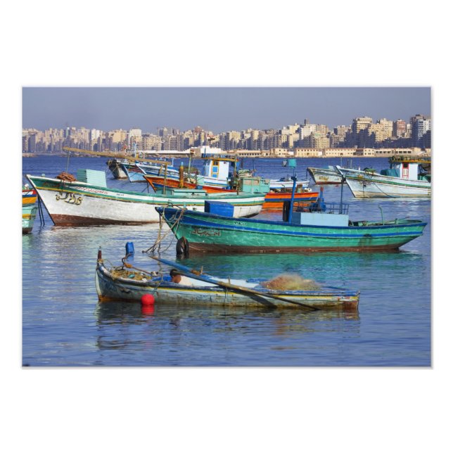 Foto Barcos de pesca coloridos no Porto de (Frente)