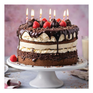 Foto Bolo De Aniversário De Chocolate Com Morangos,