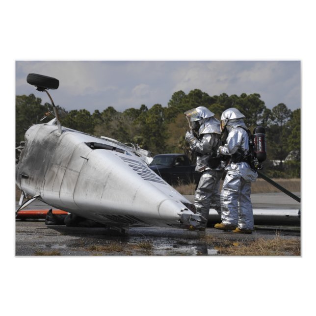 Foto Bombeiros respondem à cena (Frente)