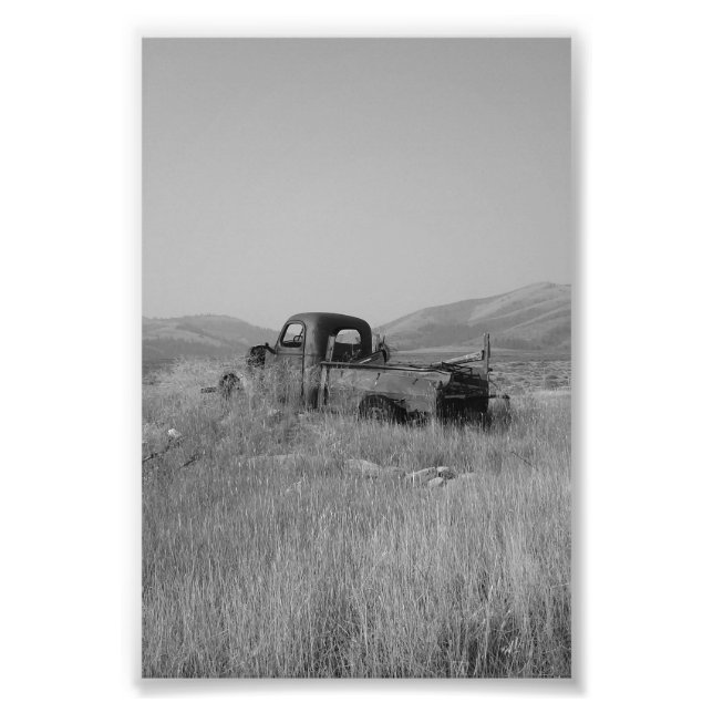 Foto caminhão fotográfico na grama (Frente)