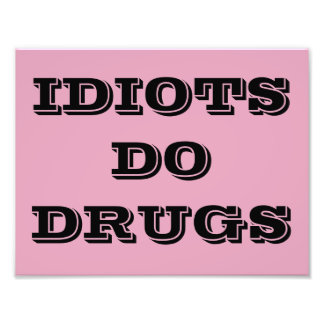 FOTO CARTAZ DE IDIOTA DAS DROGAS