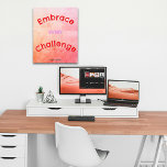 Foto Cartaz de Nome Personalizado de Cotação de Exibiçã<br><div class="desc">Com um novo ano de faculdade e indo para um Dorme para começar a viver sozinho, decorar seu dormitório ou Bloqueadores de Faculdade com esse Cartaz que o encoraja a aceitar cada Desafio, projetado para inspirá-lo e motivá-lo diariamente. Personalize-o com seu nome para um toque exclusivo, criando uma vibração positiva...</div>