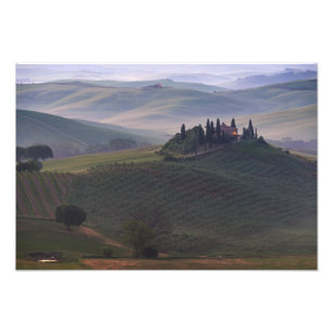 Foto Casa na Toscana na impressão de nevoeiro matinal