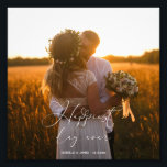 Foto Casamento De Caligrafia Elegante No Dia Mais Feliz<br><div class="desc">Um belo impressão de fotos de casamento que mostra suas belas fotografias de casamento. Uma elegante camada branca de caligrafia "dia mais feliz do mundo", embelezada com florescimento decorativo, aprecia a imagem com texto personalizado do nome do casal e data do casamento criando um eterno e um sentimento íntimo. O...</div>