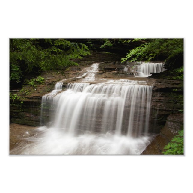 Foto Cascata no Buttermilk Falls State Park, Nova Iorqu (Frente)