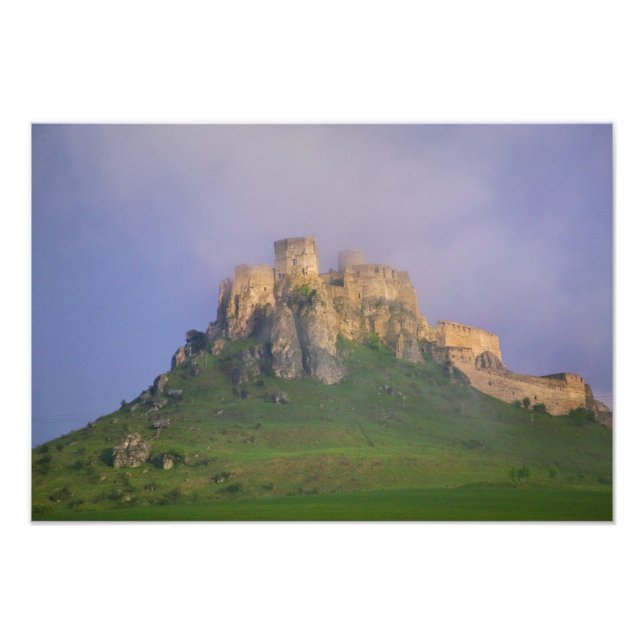 Foto Castelo Spissky na névoa, Eslováquia (Frente)