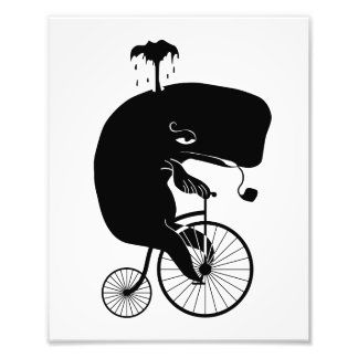 Foto Cavaleiro de baleia em uma bicicleta de caça de pe