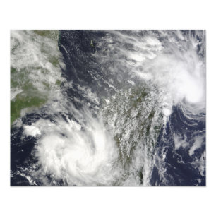 Foto Ciclones tropicais Eric e Fanele