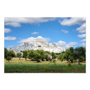 Foto Cidade branca Ostuni com oliveiras, impressão de