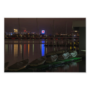 Foto Citgo assina os barcos no rio Charles