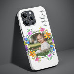 Foto Colorida Floral Simples Personalizada<br><div class="desc">Foto Colorida Floral Simples Nome Personalizado Moderno Simples, com capas de iphone Smartphone apresenta uma foto favorita cercada por uma coroa floral de flores coloridas a aquarela. Personalizado com o seu nome na tipografia moderna e elegante do roteiro de caligrafia. Perfeito para aniversário, Natal, Dia de as mães, irmã, melhor...</div>