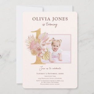 Foto com convite para primeiro aniversario cor-de-