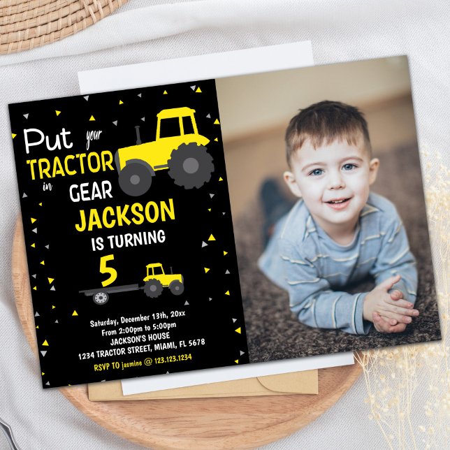 Foto: Convites de Aniversário do Trator Amarelo Pr (Photo Black Yellow Tractor Birthday Invitations)