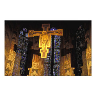 Foto Crucifixo acima do altar alto nos Papais noeis