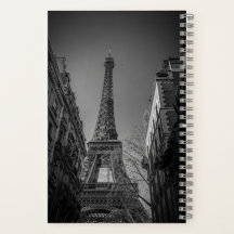 foto da torre eiffel em preto e branco 